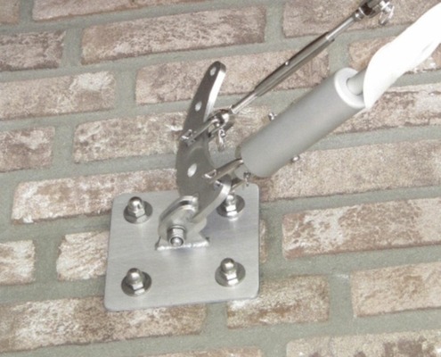 Befestigung_an_der_Mauer-47eb390f