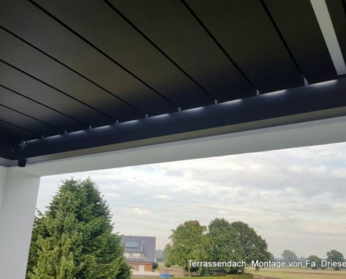 lamellendach_algarve_roof_im_betonkanz_montiert_euskirchen-6260c19e